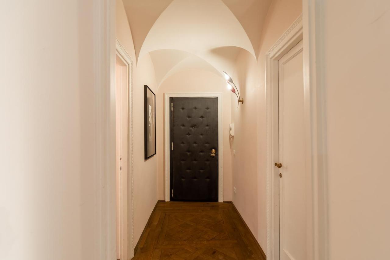 Chic And Style In Historical Via Giulia Apartment Rome Luaran gambar